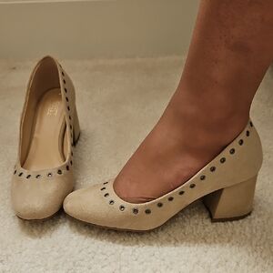 NWOT Simply Styled Beige Suede Block Heel Pumps